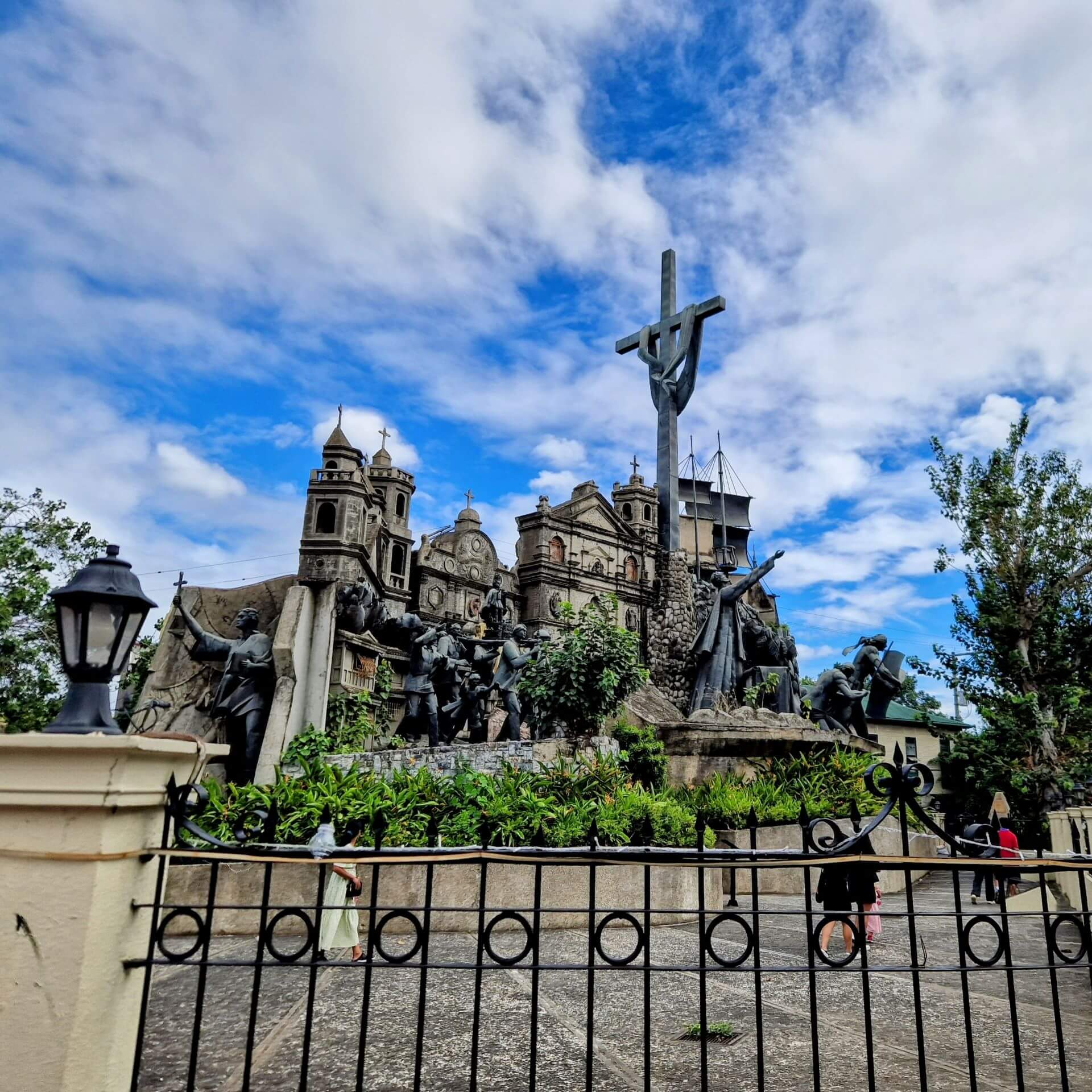 Heritage of Cebu Monument aus der Ferne