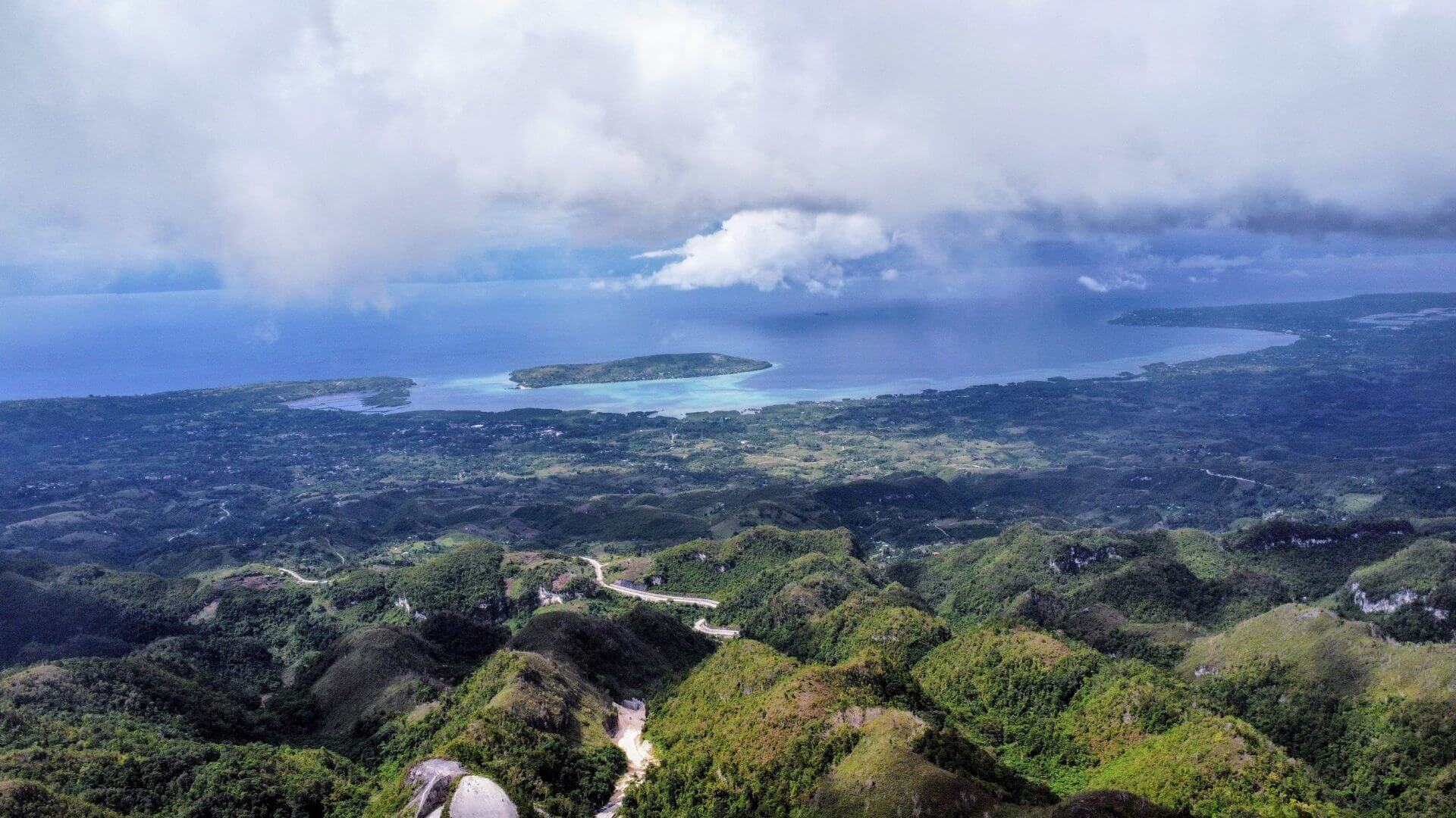 Ausblick Queens Cut mit Drohne und Chocolate Hills Ausblick Queen's Cut mit Drohne und Chocolate Hills