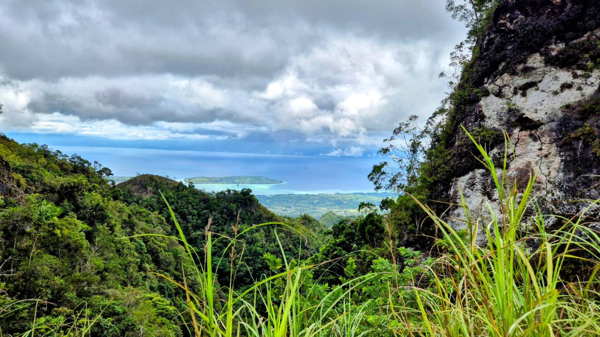 Blick auf Zaragosa Island Cebu vom Queens Cut Blick auf Zaragosa Island Cebu vom Queen's Cut