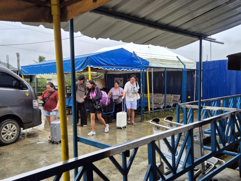 Wartebereich am Siargao Airport Wartebereich am Siargao Airport